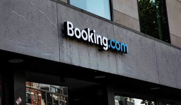 Η ΕΕ ερευνά την Booking.com για ψεύτικες καταχωρίσεις και απάτες phishing