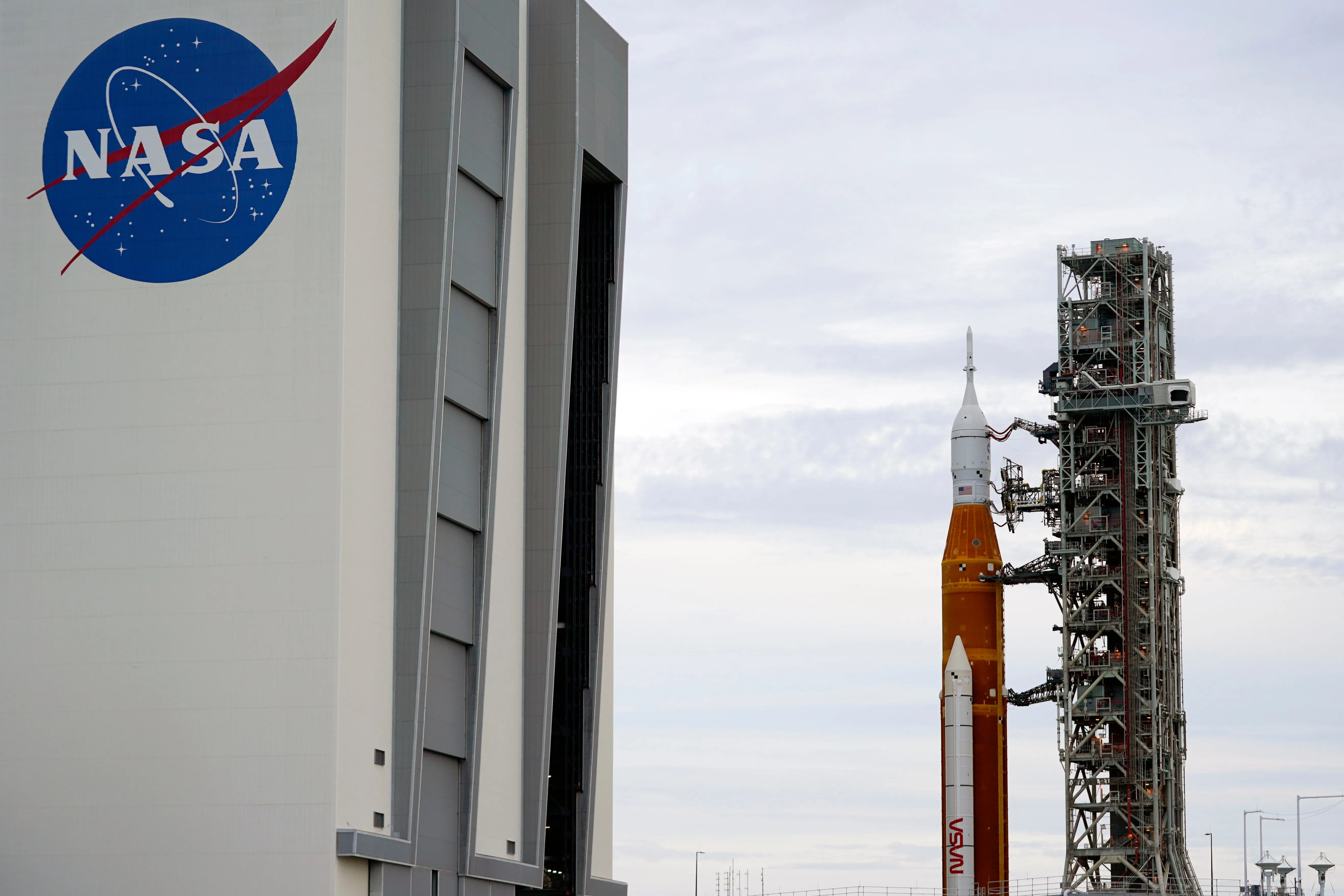 Η NASA επιδιώκει σεληνιακό αντιδραστήρα έως το 2030, με στόχο το 2036 για το ρωσοκινεζικό πρόγραμμα