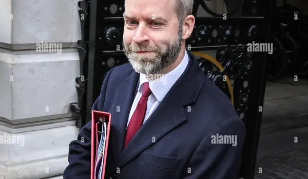 Δασμό 45% στα κινεζικά ηλεκτρικά αυτοκίνητα εξετάζει η Βρετανία, σύμφωνα με τους Times