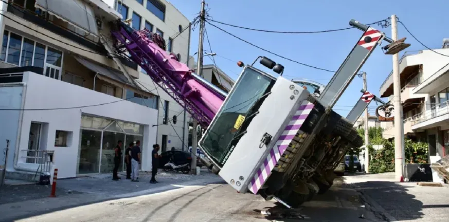 Καθίζηση έκλεισε τμήμα της οδού Αβδήρων στο Περιστέρι