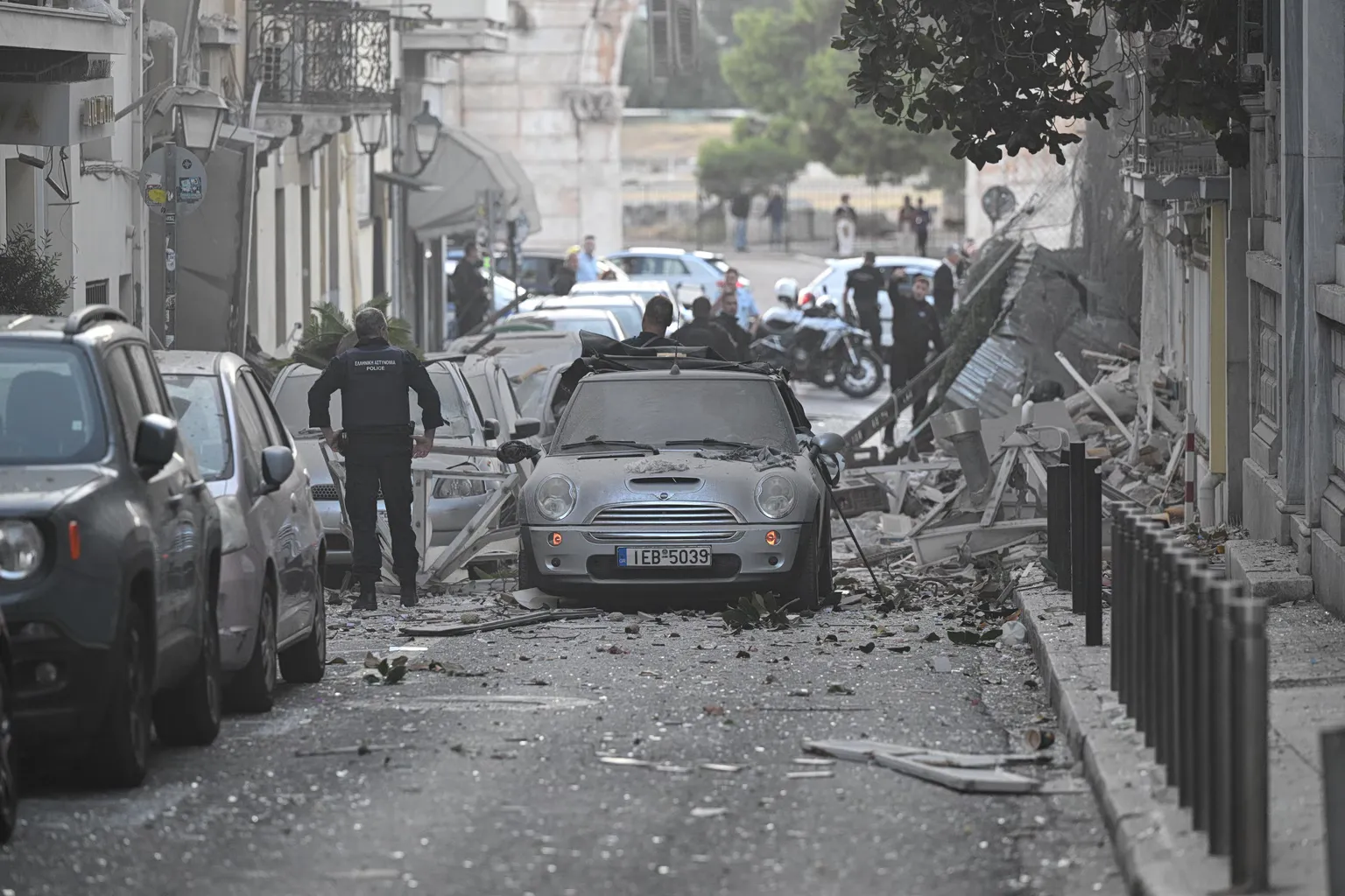 Η ΔΑΕΕ συνδέει την έκρηξη στην Πλάκα με κλοπή χαλκοσωλήνων και έγιναν τρεις συλλήψεις