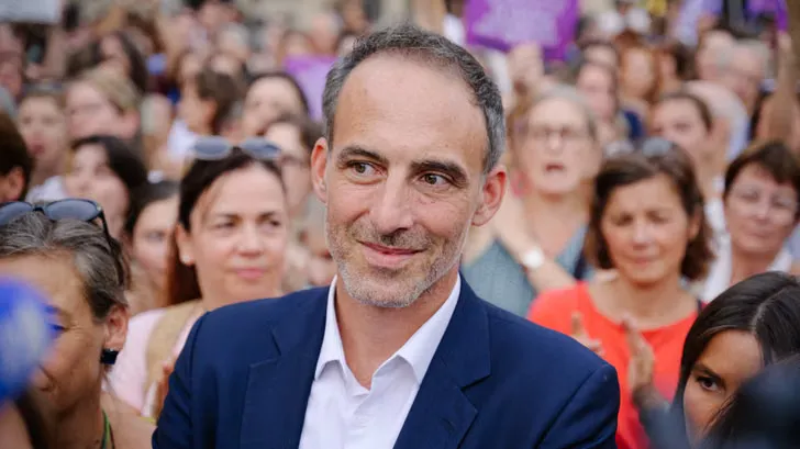 Ο Ραφαέλ Γκλικσμάν κέρδισε τις προκριματικές της γαλλικής Κεντροαριστεράς