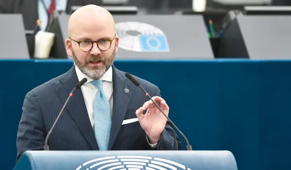 Ο αντιπρόεδρος του ECR συγκεντρώνει υπογραφές για έρευνα κατά της ELA