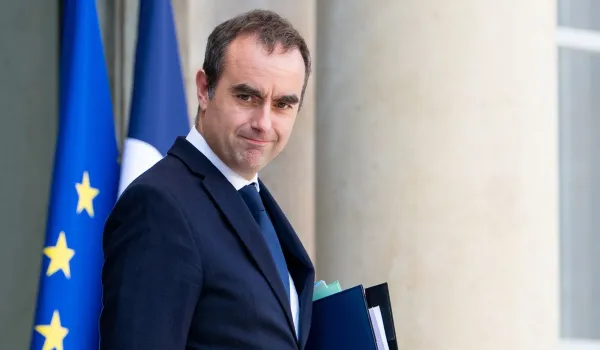 Λεκορνί ζητά τοπικές απαγορεύσεις κυκλοφορίας στη Γαλλία μετά τις ταραχές