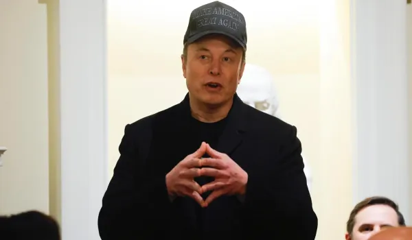 Δημοκρατικοί εξετάζουν έρευνες για το DOGE και τις συμβάσεις του Μασκ