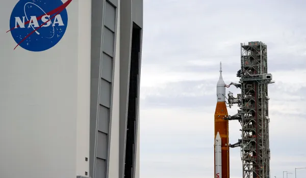 Η NASA επιδιώκει σεληνιακό αντιδραστήρα έως το 2030, με στόχο το 2036 για το ρωσοκινεζικό πρόγραμμα