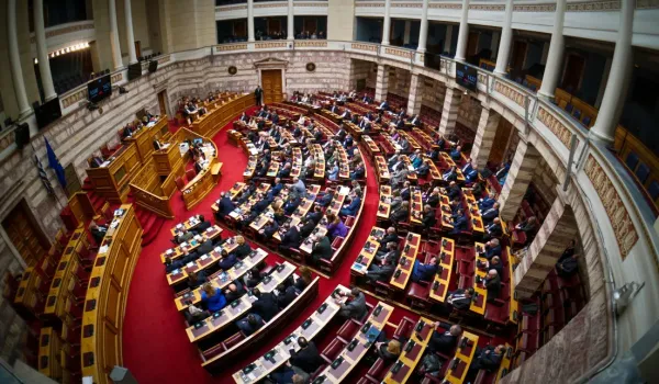ΠΑΣΟΚ: Πρόταση για επιστροφή εσόδων από τον ΦΠΑ στα νησιά