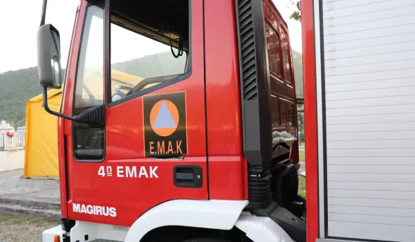 Η ΕΜΑΚ απεγκλώβισε με λέμβο ηλικιωμένο στον Πλατανιά Μαγνησίας