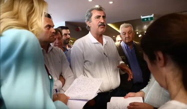 Ο Πολάκης λέει ότι συναντήθηκε με τα όργανα των γιατρών στο Νοσοκομείο Χανίων