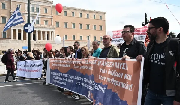 Εκπαιδευτικοί διαμαρτυρήθηκαν για τις πειθαρχικές διώξεις δύο συναδέλφων τους