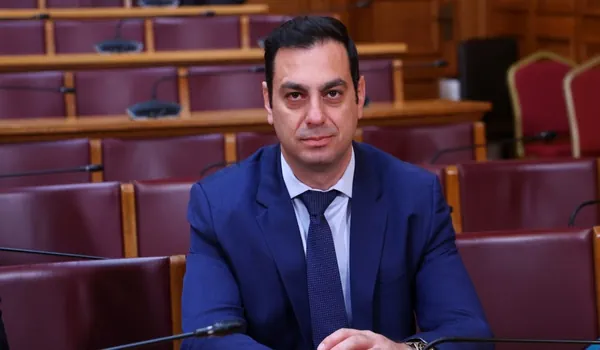 Αν δεν έχετε λεφτά για βενζίνη πάρτε λεωφορείο, είπε ο βουλευτής της Νέας Δημοκρατίας