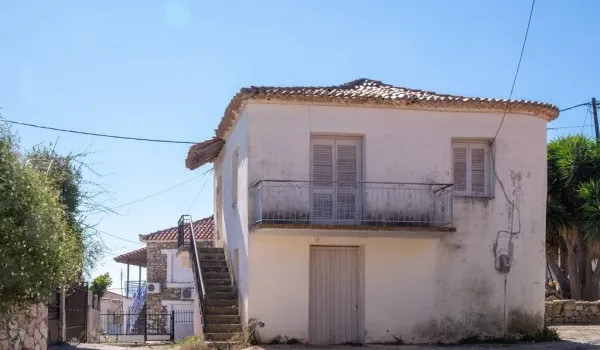 Το 112 κάλεσε σε ετοιμότητα για τη φωτιά στη Μηλίτσα, ενώ η εικόνα βελτιώθηκε
