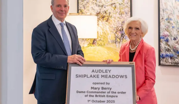 Η Mary Berry εγκαινίασε οικισμό κατοικιών για άτομα άνω των 65 στο Όξφορντσαϊρ