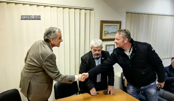 Ο Σαμαράς υποστηρίζει ότι μπορούν να μειωθούν οι φόροι στα καύσιμα χωρίς προηγούμενη έγκριση της ΕΕ