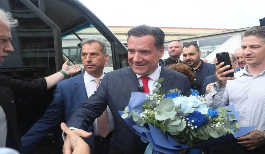 Γιάννης Τσιλίκας: “Το μπλε ταγέρ και η μπλε ανθοδέσμη”, ένα άρθρο αφιερωμένο στον Νίκο Σερβετά