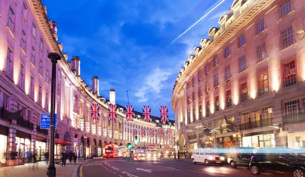 Η Oxford Street στο Λονδίνο αποκλείει λεωφορεία, ταξί και ποδήλατα
