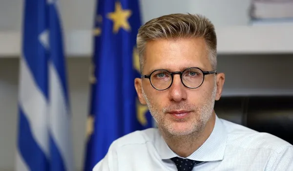 Στη Βουλή νομοσχέδιο για όριο ηλικίας 15 ετών στα μέσα κοινωνικής δικτύωσης