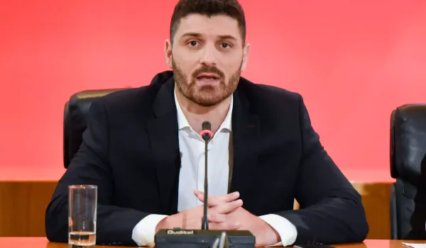 Ο Διονύσης Τεμπονέρας ζητά έκτακτη ενίσχυση για τους εργαζόμενους της Pizza Fan