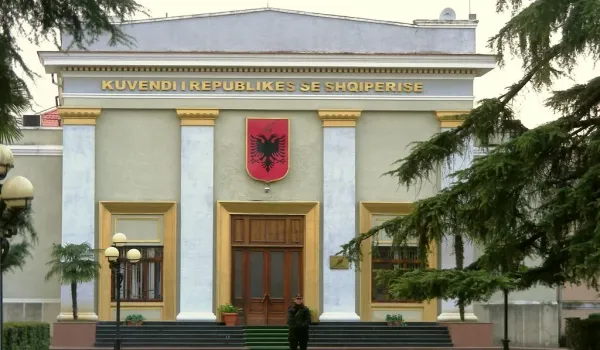 Νέα συγκέντρωση στην Αλβανία με στόχο να εμποδιστεί η είσοδος βουλευτών