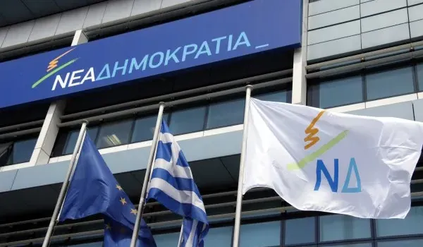 Η ΝΔ υπερψήφισε στις επιτροπές το νομοσχέδιο για τα social media κάτω των 15 ετών