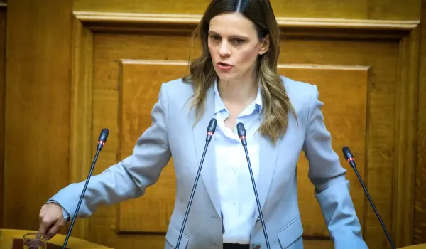 Πηγές της Νέας Αριστεράς επικρίνουν την Αχτσιόγλου για τις δηλώσεις της σχετικά με τη Βουλή