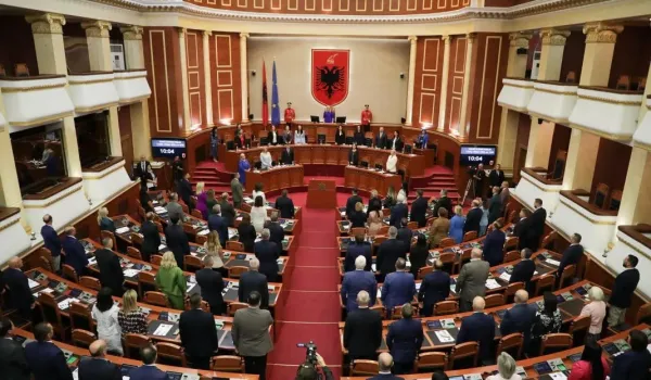 Συμπλοκές στην αλβανική Βουλή και προσωρινή διακοπή της συνεδρίασης