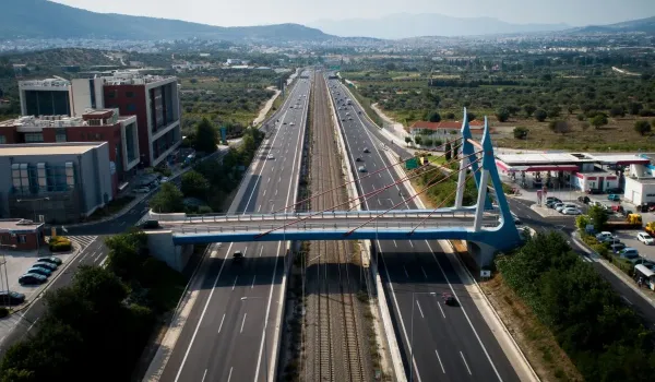 Βροχή στην Αττική: Καθυστερήσεις άνω των 30 λεπτών στην Αττική Οδό