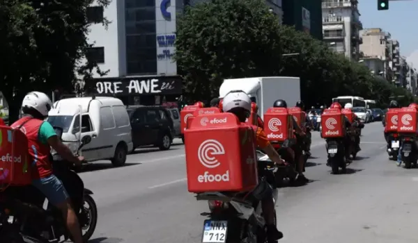 14 σωματεία διανομέων ζητούν σαφείς κανόνες για την εργασία στις πλατφόρμες