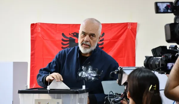 Ο Ράμα αποδίδει σε ρωσική διαδικτυακή παρέμβαση τις διαδηλώσεις στην Αλβανία