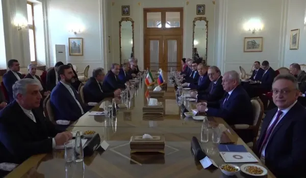 Ο Λαβρόφ αναμένεται στην Τεχεράνη με τη Μόσχα να επιδιώκει ρόλο μεσολαβητή