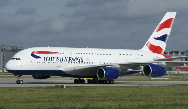 Boeing 777 της British Airways επέστρεψε στο Χίθροου μετά από απώλεια ύψους 28.000 ποδιών