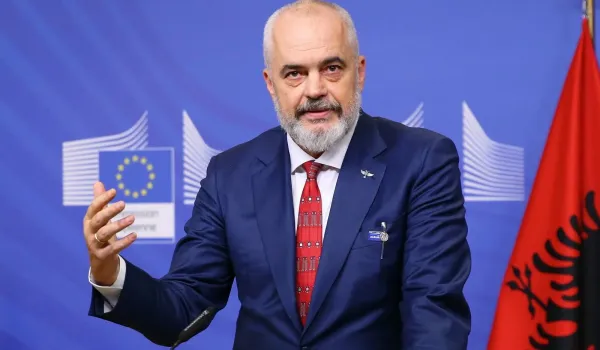 Ο Ράμα απευθύνει τέταρτη πρόσκληση για διάλογο εν μέσω κινητοποιήσεων στην Αλβανία