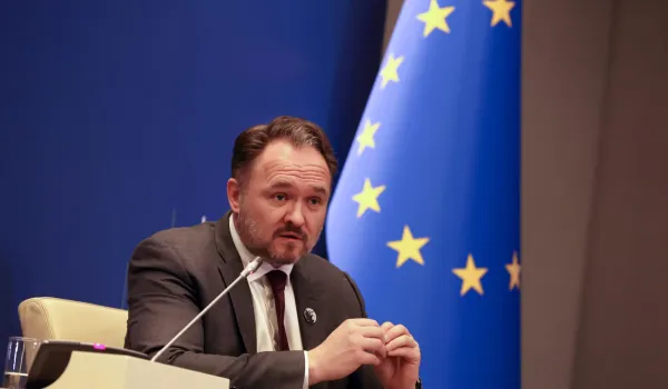 Η ΕΕ συζητά γαλλική πρόταση για αποδέσμευση 50 εκατ. βαρελιών ντίζελ