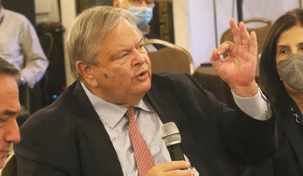 Βενιζέλος: Τα τοπόσημα της Αθήνας συνδέονται με πολιτικές αποφάσεις και κοινωνικές συγκρούσεις