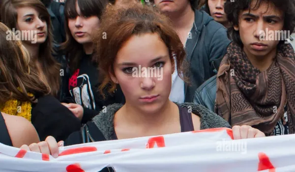Μαζικές κινητοποιήσεις νέων σε Γαλλία και άλλες χώρες για παιδεία και στέγαση
