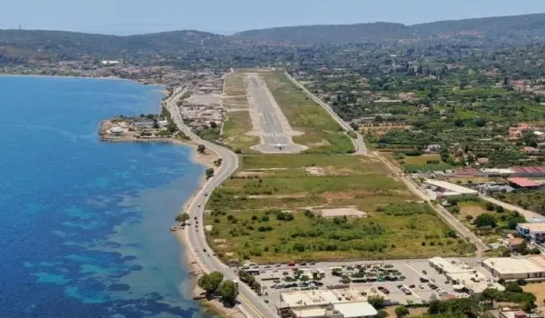 Νερά από την οροφή πλημμύρισαν την αίθουσα επιβατών στο αεροδρόμιο της Χίου