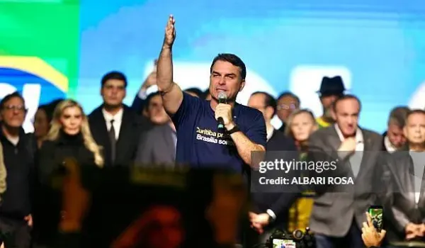 Ο Φλάβιο Μπολσονάρου απολογήθηκε στον Λούλα στο τελευταίο ντιμπέιτ