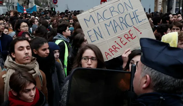 Οι εκπρόσωποι των γαλλικών λυκείων ζητούν συνέχιση των κινητοποιήσεων