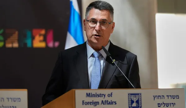 Ο Σάαρ κατηγορεί τον Αμπάς ενώ συζητείται αναβολή των παλαιστινιακών εκλογών