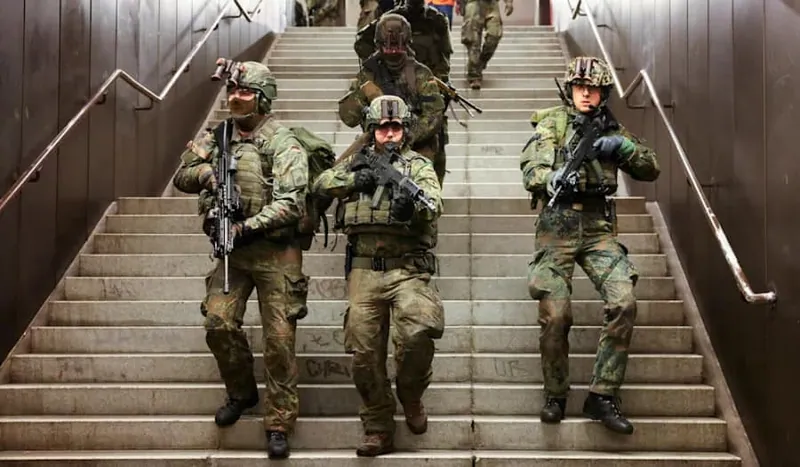 Άγγελος Τσέκερης: Για τους αφελείς που νομίζουν ότι θα αποφύγουμε τον πόλεμο