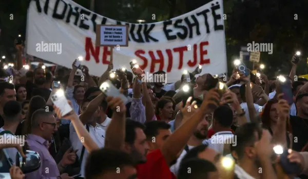 Οι διαδηλώσεις στην Αλβανία διευρύνονται με αφορμή το σχέδιο θερέτρου Κούσνερ