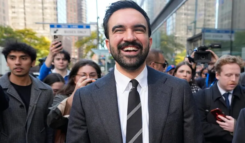 Η Νέα Υόρκη γύρισε σελίδα: Ο Ζοχράν Μαμντάνι, η νίκη της Αριστεράς και το μήνυμα που ξεπερνά τα σύνορα